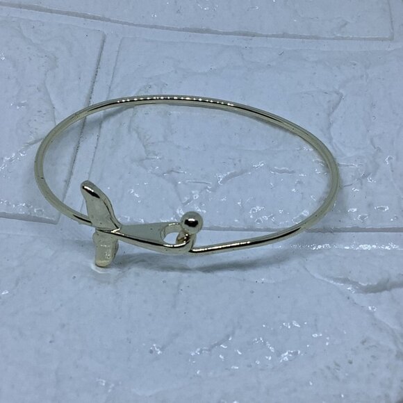 Sea Jewelry Easy Open‎ Whale Tail Buckle Bangle Cuff Women’s Gold Tone - Picture 7 of 7